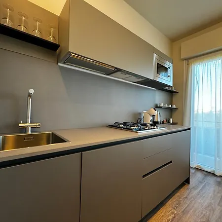 Skyline- 3 With View * Siena