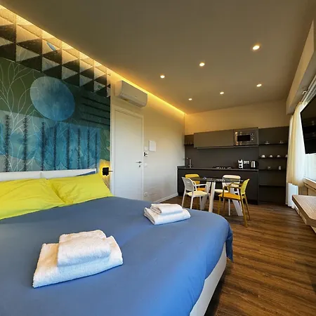 Skyline- 3 With View * Siena